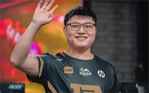 <strong><font color='1C49FF'>【英雄联盟名人堂】官方推文暗示Uzi入选？退役选手传奇生涯或将封神</font></strong>