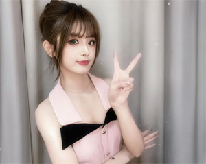 主持人泱泱晒自拍：0成本撕拉片，昨天上班造型还不戳嗷