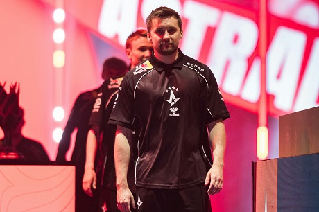 Astralis官方粉丝俱乐部盛赞HooXi：他是个大英雄！