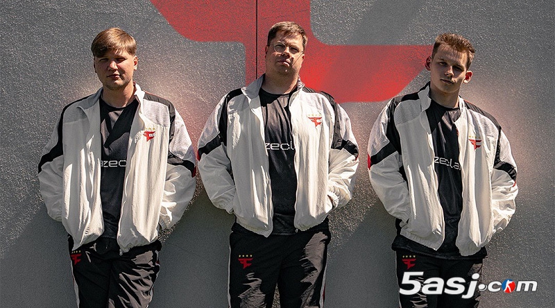 chopper谈s1mple复出:夺冠才值得欢呼!FaZe首秀1.11 rating难掩团队低迷 chopper谈s1mple复出:夺冠才值得欢呼!FaZe首秀1.11 rating难掩团队低迷