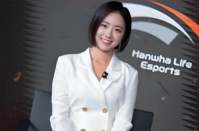 LCK主持裴惠智晒照：好好工作，好好玩！