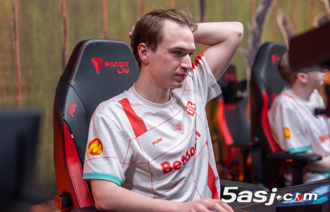 ‌BB战队核心选手Pure去向成谜 内部人士与解说爆料存分歧