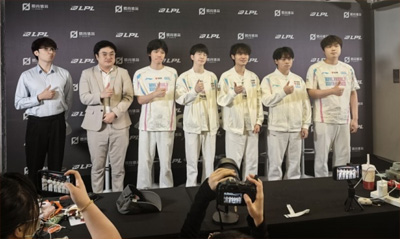 BLG横扫iG晋级赛后群访：Knight谈加里奥抗压 Elk点评对手