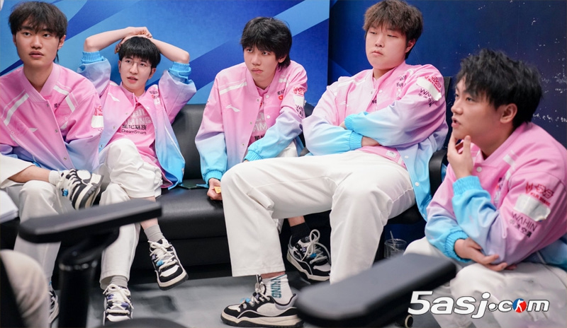 BLG状态火热3-0横扫iG 距离胜者组决赛仅一步之遥 BLG状态火热3-0横扫iG 距离胜者组决赛仅一步之遥