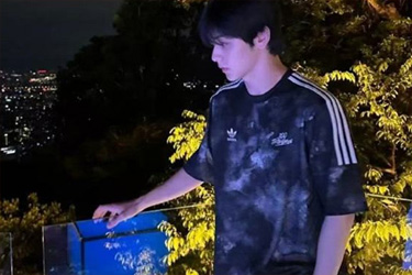 跨圈联动！TXT崔秀彬再穿100T队服引爆粉丝热议