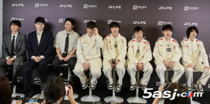 TES惨遭BLG零封,赛后采访全记录:教练自责BP失误,队员坦言状态低迷 TES惨遭BLG零封,赛后采访全记录:教练自责BP失误,队员坦言状态低迷