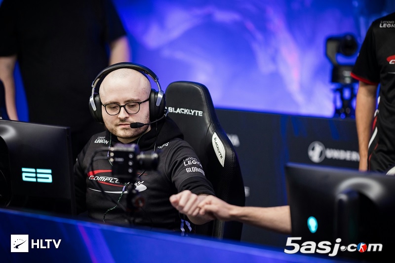 Complexity险胜Fluxo晋级1-1组 Grim赛后专访：BO3才是真正考验