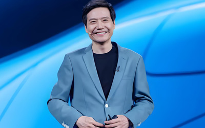 雷军深度解析：小米SU7三年逆袭背后的战略密码 苹果十