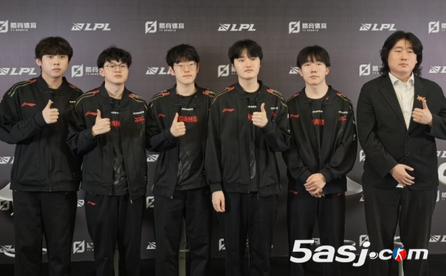 JDG1-3不敌WE止步八强！Scout含泪致歉粉丝 教练坦言训练细节未解决