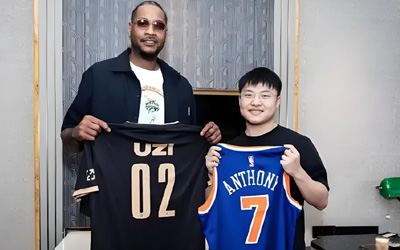 【双冠联动】NBA传奇安东尼与LOL巨星UZI上演世纪同