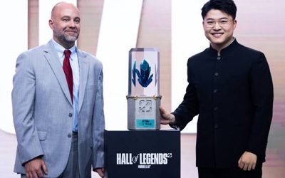 Uzi正式加冕英雄联盟名人堂！典礼现场致敬传奇生涯 三款限定皮肤6月12日上线