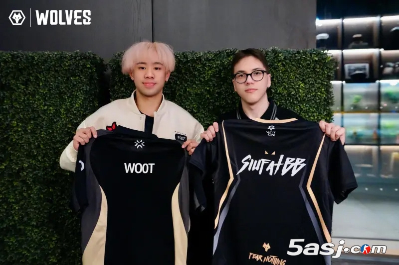 狼队电竞分享选手交换队服动态 SiuFatBB与Woot、Aspas友好互动