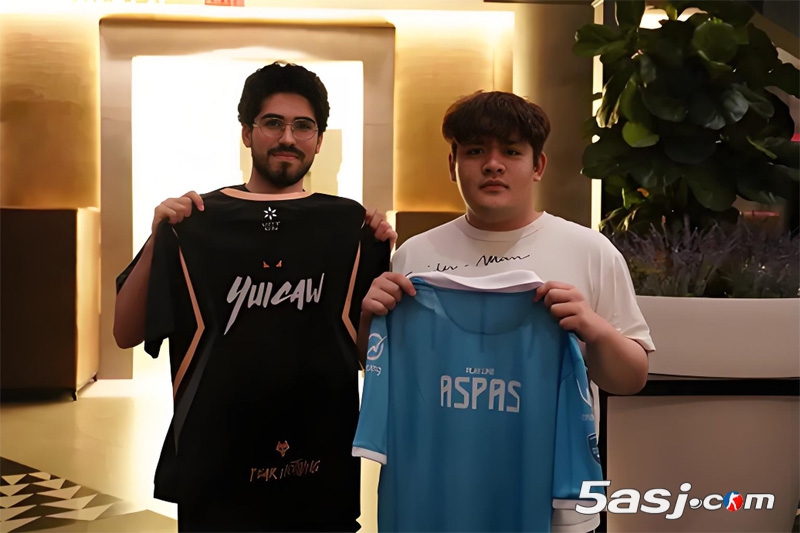 狼队电竞分享选手交换队服动态 SiuFatBB与Woot、Aspas友好互动