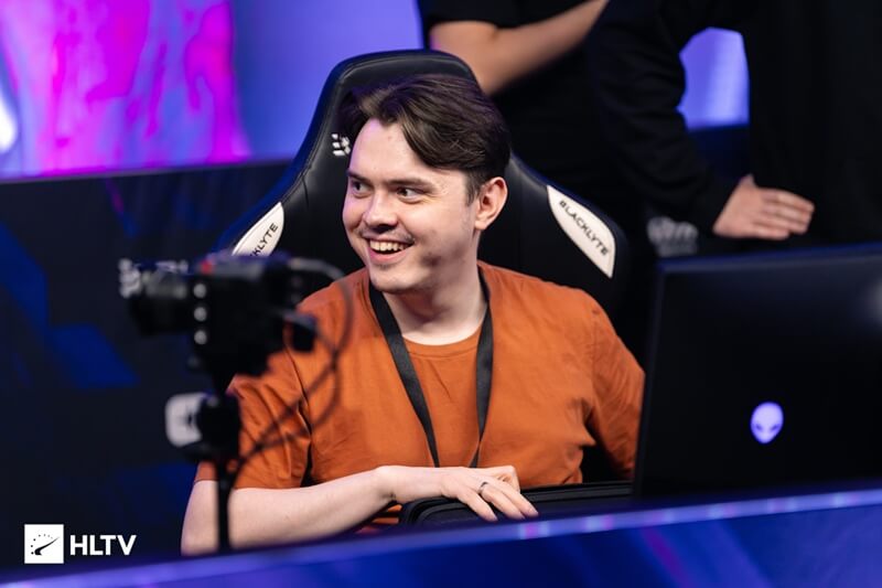 FL4MUS坦承生涯最差赛季 誓言奥斯汀Major证明自我 Virtus.pro选手专访