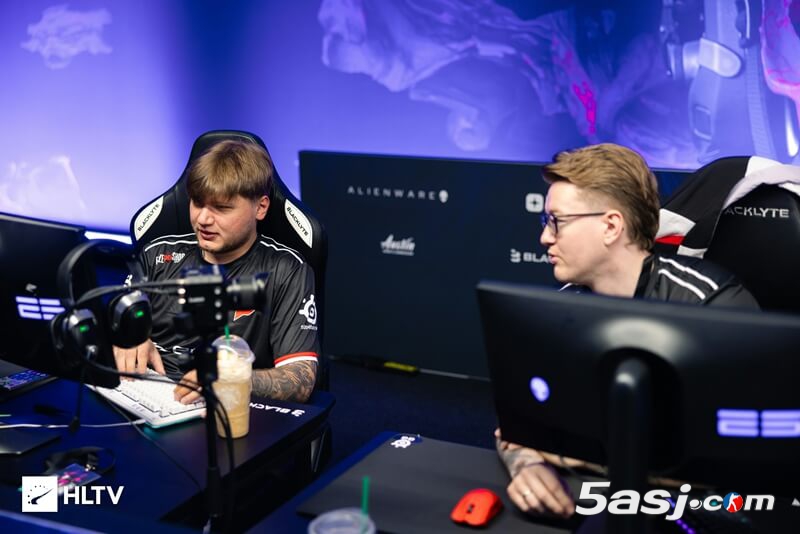 FaZe战队专访 | s1mple强势回应质疑:将在Major用实力证明自己 FaZe战队专访 | s1mple强势回应质疑:将在Major用实力证明自己