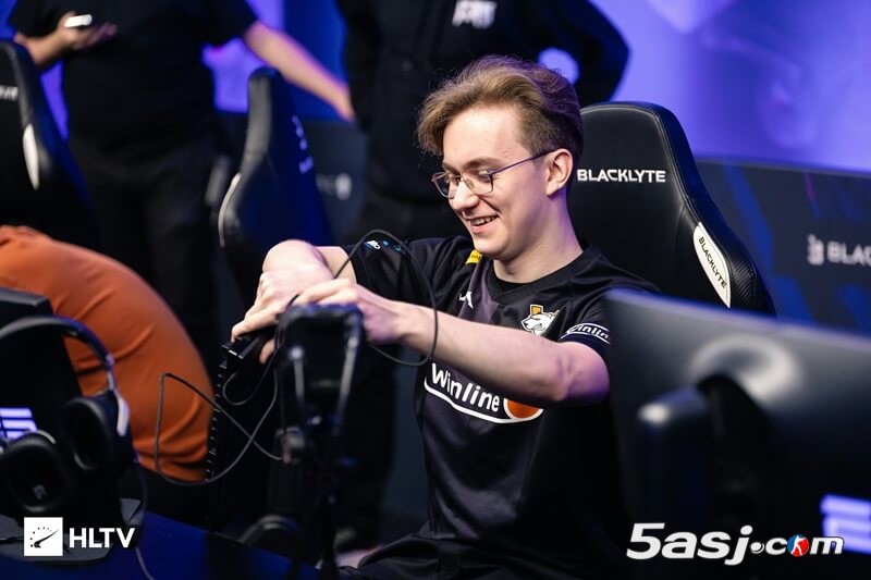 FL4MUS坦承生涯最差赛季 誓言奥斯汀Major证明自我 Virtus.pro选手专访