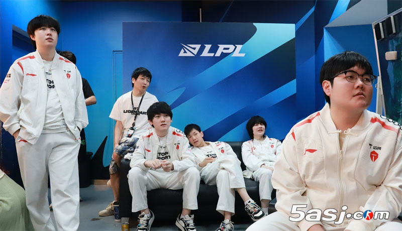 TES爆冷2-3不敌WE止步六强 赛后采访全员反思：BP准备不足+选手状态下滑