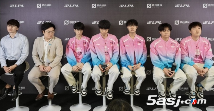 BLG败者组采访实录:Bin称晋级信心99% 教练坦言BP博弈失利 BLG败者组采访实录:Bin称晋级信心99% 教练坦言BP博弈失利