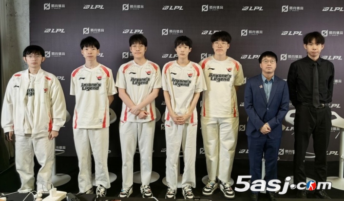 AL 3-2战胜BLG晋级2025LPL决赛锁定MSI名额 赛后采访全记录 AL 3-2战胜BLG晋级2025LPL决赛锁定MSI名额 赛后采访全记录