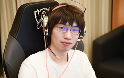 957评论管泽元看好WE视频：管，你还记得我们队名是WEB吗