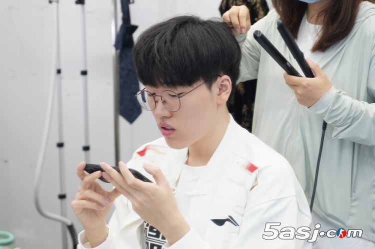 AL更新季后赛胜决赛后返图：“博观而约取，厚积而薄发”