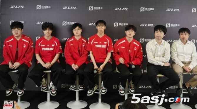 WE 0-3不敌iG止步四强 教练盛赞队员冲劲 Karis坦言团战发挥不佳 WE 0-3不敌iG止步四强 教练盛赞队员冲劲 Karis坦言团战发挥不佳