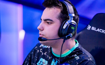 DM评价VP战队Dota2表现强劲 2025利雅得大师赛资格赛回顾