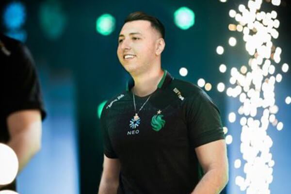 Aurora官方整活回应Falcons挖角：XANTARES很好 不劳牵挂