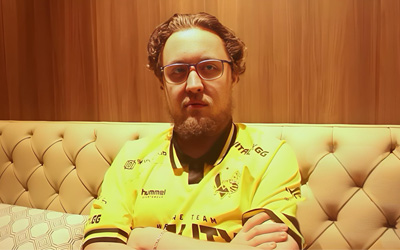 ZywOo坦言压力是最大敌人 期待Major决赛与s1mple巅峰对决 | Vitality专访