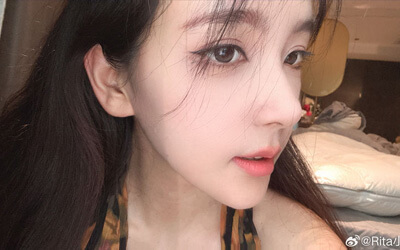 LPL女解说Rita晒照：今天不是门锁拍的 ！