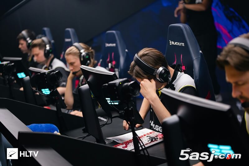 B1ad3面临抉择：NAVI是否需要s1mple回归以重返顶级战队行列？