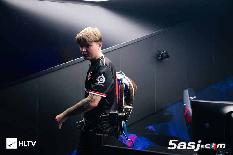 B1ad3面临抉择：NAVI是否需要s1mple回归以重返顶级战队行列？