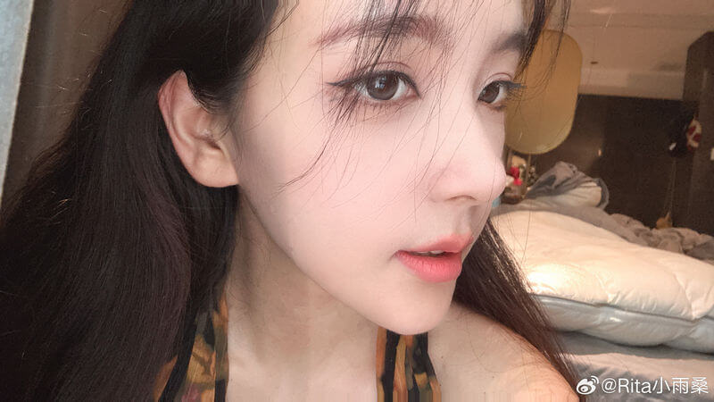 LPL女解说Rita晒照：今天不是门锁拍的 ！