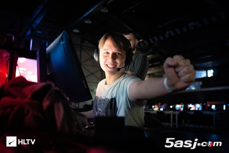 NAVI Junior青训队2-1力克NIP 豪取CCT赛事两连冠 VRS排名飙升至27位