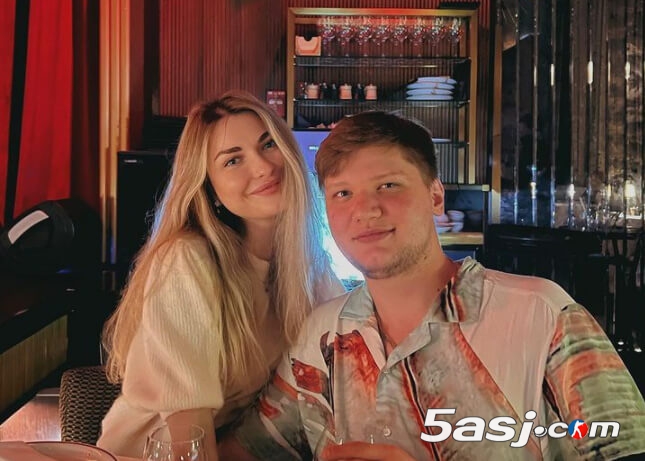 s1mple前女友AhriNyan控诉粉丝网暴：选手失利竟成女友原罪