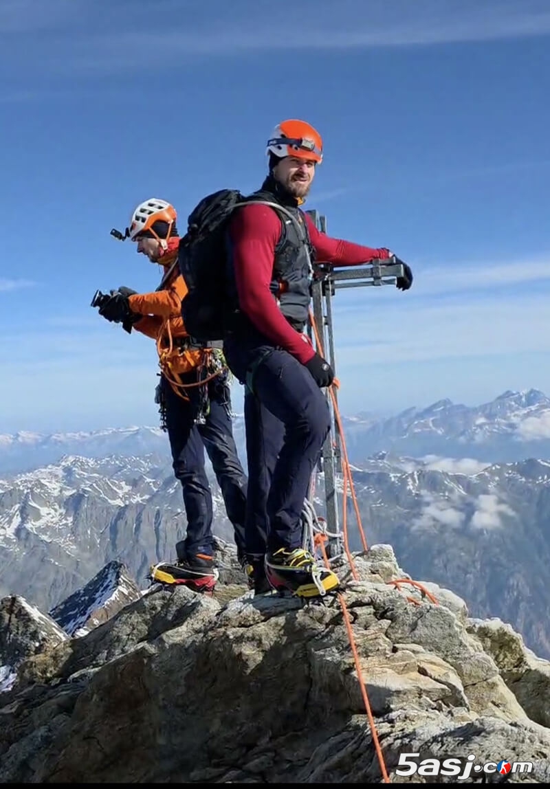 波兰CS传奇pashaBiceps登顶纳德霍恩峰 晒照调侃'牛奶燕麦粥'式胜利