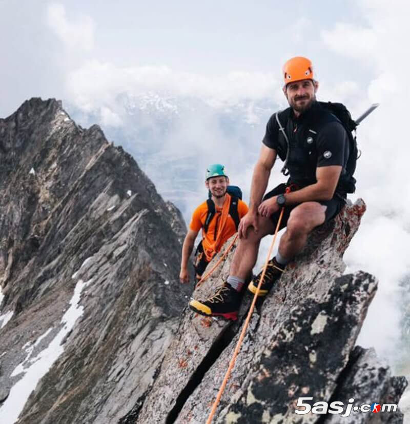 波兰CS传奇pashaBiceps登顶纳德霍恩峰 晒照调侃'牛奶燕麦粥'式胜利