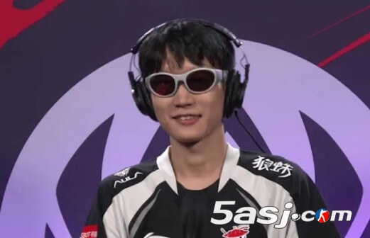 Shanks首谈国际赛展望：Faker是榜样 红袜幸运物加持 AL中单自信冲击MSI冠军