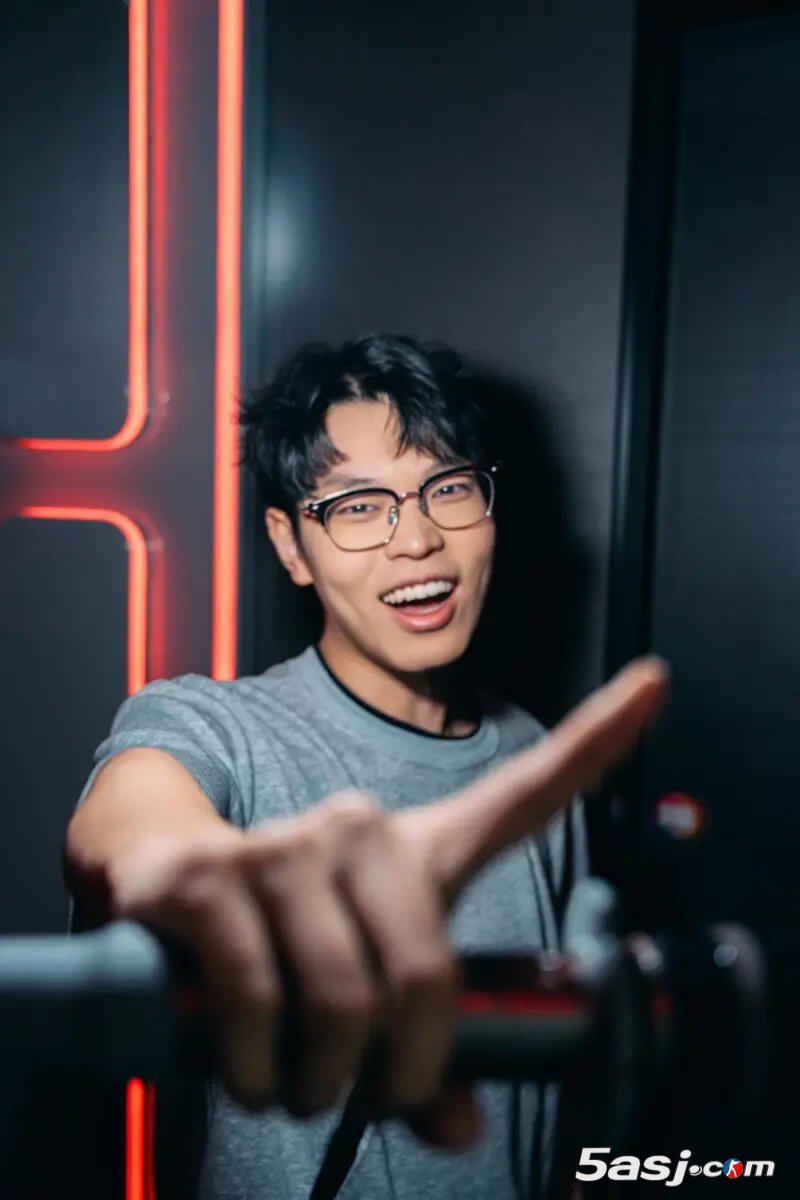 NOVA无畏契约官方发布选手照片 配文：2025VCTCN第二赛段我们来了！