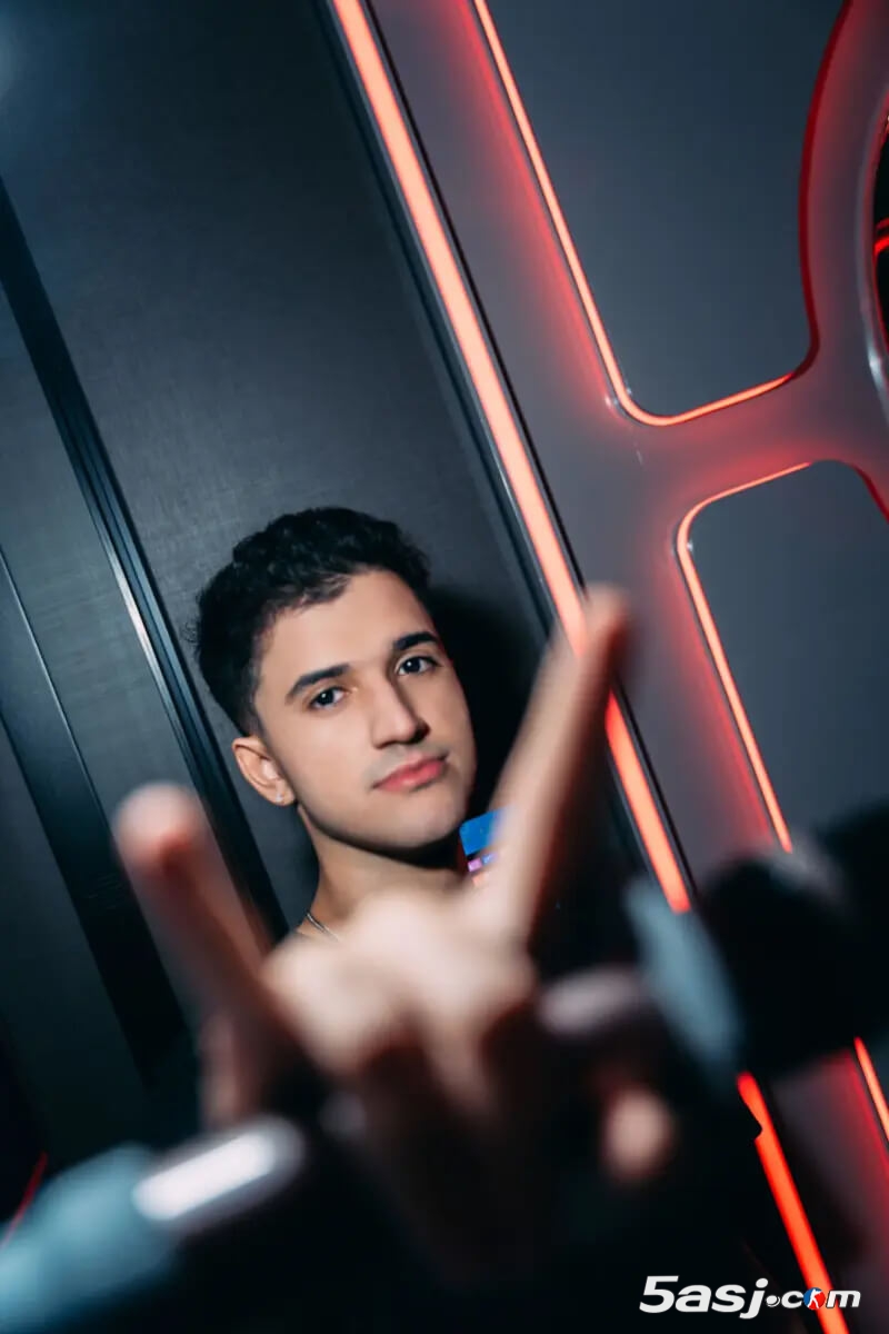 NOVA无畏契约官方发布选手照片 配文：2025VCTCN第二赛段我们来了！