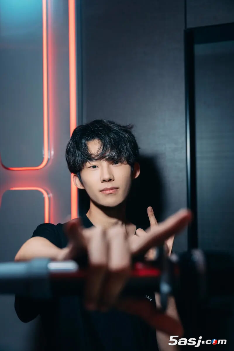 NOVA无畏契约官方发布选手照片 配文：2025VCTCN第二赛段我们来了！