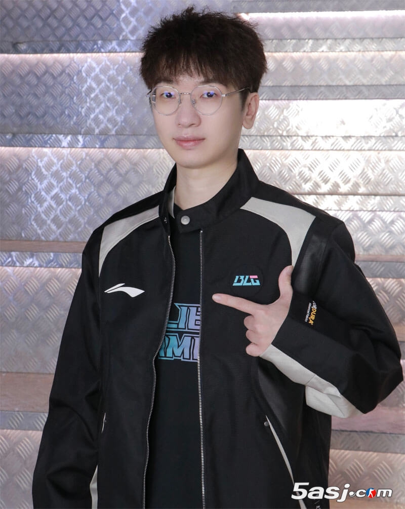 WE.957晒MSI出征服照 粉丝整活：震惊！原we队长柯昌宇转会BLG战队