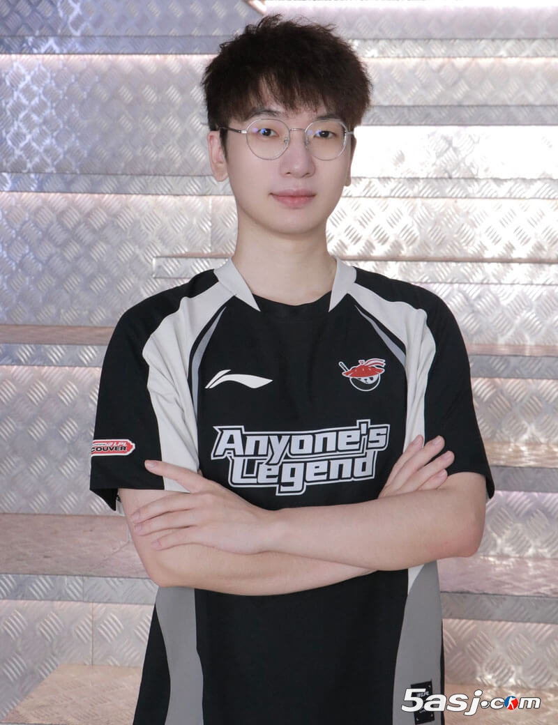 WE.957晒MSI出征服照 粉丝整活：震惊！原we队长柯昌宇转会BLG战队