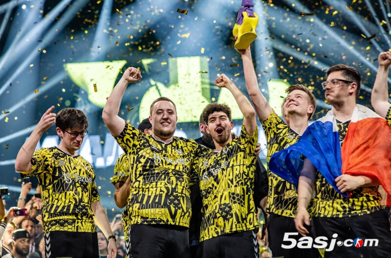 他赢过所有Major却输给时间:2025年,整个电竞圈都在致敬这个沉默的男人 他赢过所有Major却输给时间:2025年,整个电竞圈都在致敬这个沉默的男人