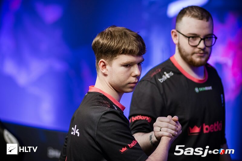 NAVI阵容调整内幕：B8教练称makazze取代iM更合适但存变数 | CS2战队分析