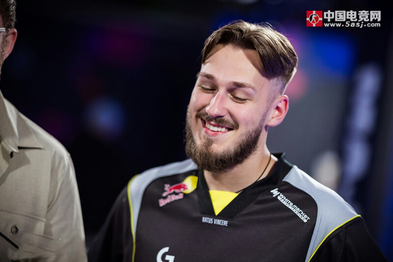 电竞传奇jL退役真相：从Major MVP到