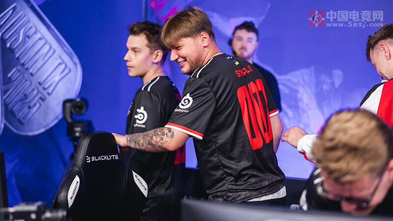 s1mple天价转会陷僵局！NAVI标价65万美元，三豪门争夺CS传奇狙击手