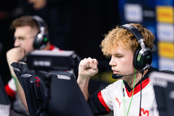 IEM科隆2025：MOUZ 2-0NAVI晋级淘汰赛，iM狂砍49杀仍溃败