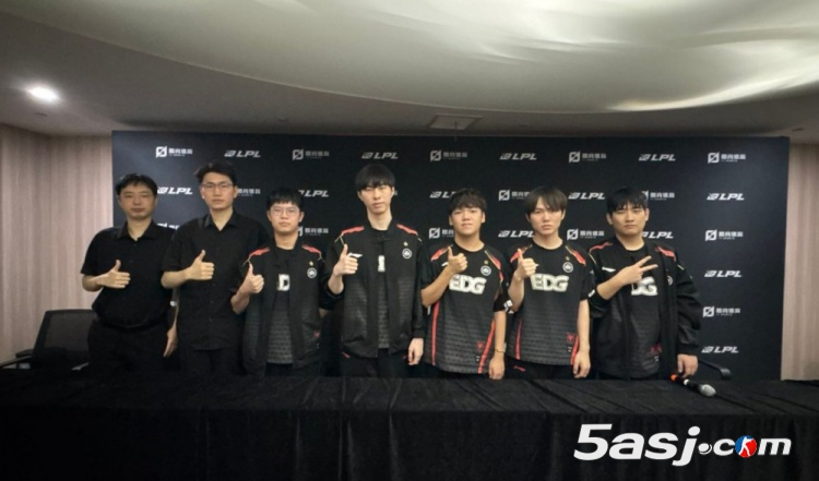 EDG 10-0横扫LNG！全员KDA霸榜 教练组揭秘全胜秘诀 | 