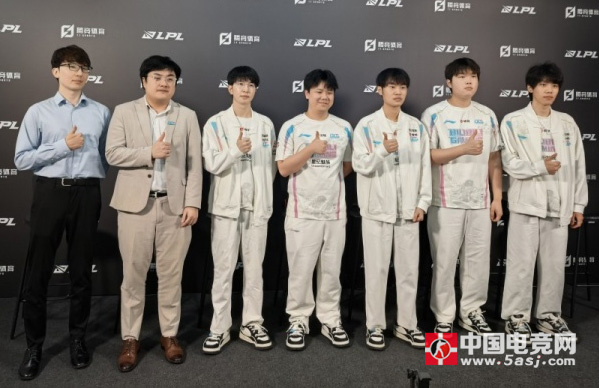 BLG横扫TES登顶登峰组！Knight点评Creme进步 ON自曝